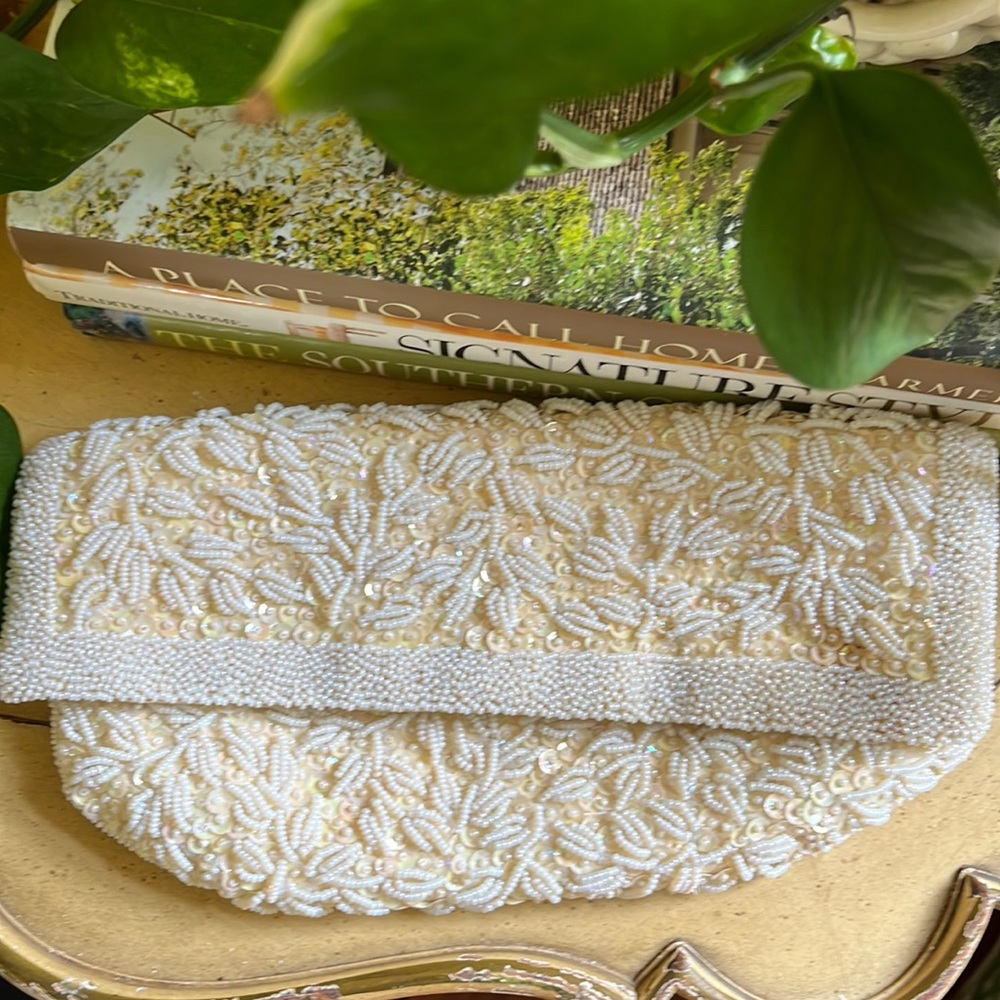 La Regale vintage evening bag clutch. Cream beaded and sequins